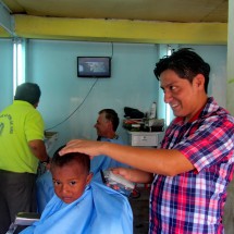 Hair cutting in Rosa Zárate